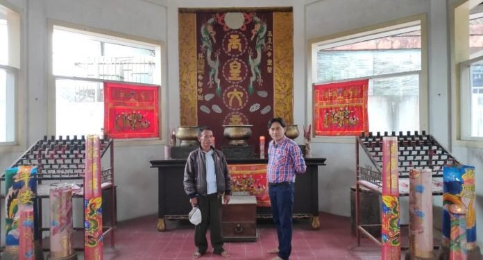 Tukiman, Pemandu Wisata Ritual Gunung Kawi : Mau ke Kiri Apa ke Kanan Mas?