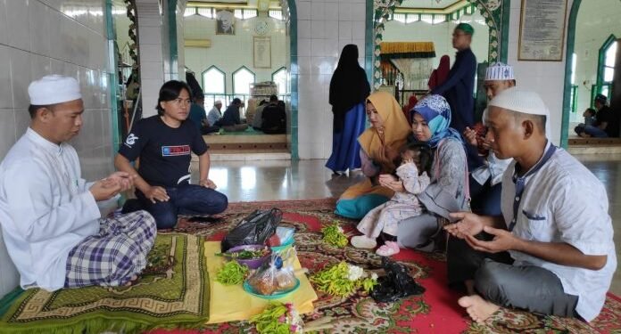 Cerita Samani, Pengurus Makam Syech Muhammad Arsyad Al Banjari dalam Melayani Ribuan Peziarah