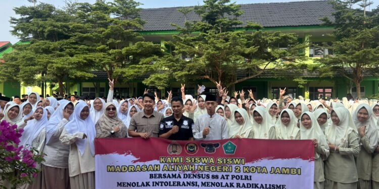 Densus 88 Anti Teror Polri Menyapa Siswa-Siswi MAN 2 Kota Jambi