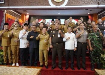 Gubernur Al Haris Bersama Kepala Daerah Se‑Provinsi Jambi dan Kejaksaan Teken MoU Pelaksanaan Pidana Kerja