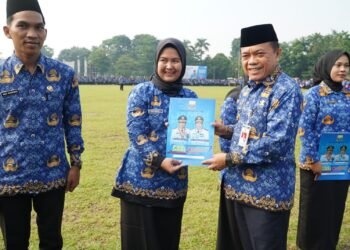 Di Momen HUT KORPRI Ke-54, Gubernur Al Haris Serahkan 6.438 SK ASN P3K