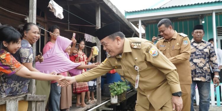 Gubernur Al Haris Salurkan 51 Bantuan Bedah Rumah di Tanjab Barat