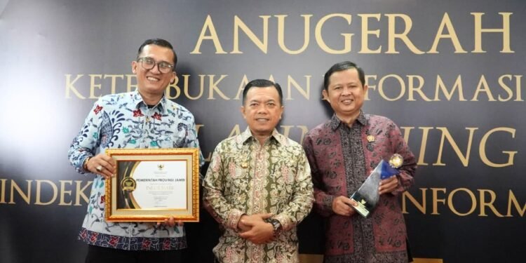 Terima Anugerah Keterbukaan Informasi Publik 2025, Al Haris Tegaskan Komitmen Transparansi Pemprov Jambi