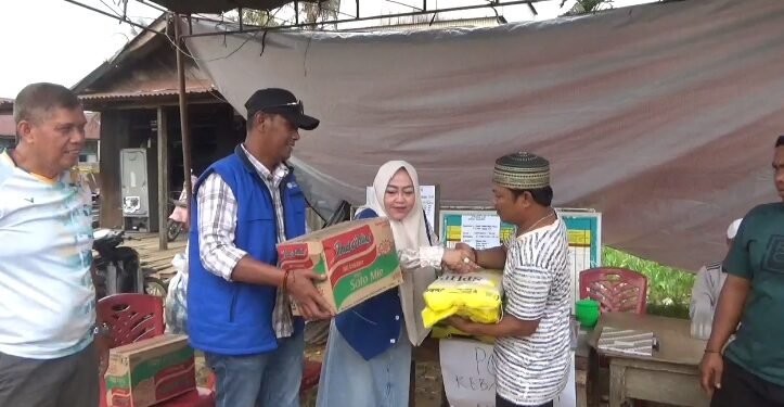 Ketua DPRD dan DPD PAN Tanjabtim Salurkan Bantuan untuk Korban Kebakaran di Sabak Ilir