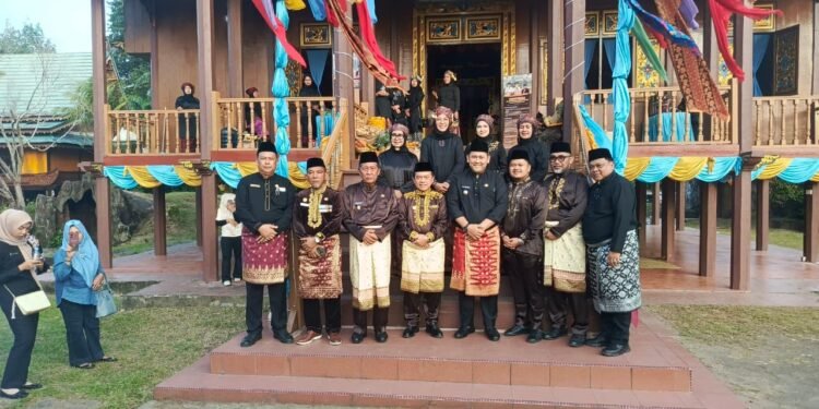 Dari Pantun untuk Jambi, Gerakan Hesti Haris Raih Rekor MURI