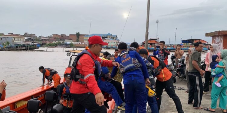 Sehari terdapat 2 Kejadian Kecelakaan Kapal, Tim SAR Gabungan Selamatkan 5 Orang di Perairan Jambi