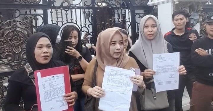 Puluhan Korban Dugaan Investasi Rokok Legal Datangi Rumah Terlapor, Kerugian Capai Miliaran Rupiah