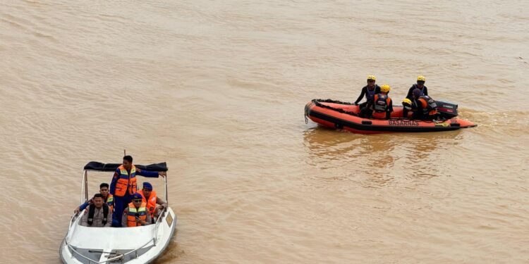 Satu Orang Diduga Terjun dari Jembatan Auduri I ke Sungai Batanghari, Tim SAR Lakukan Pencarian