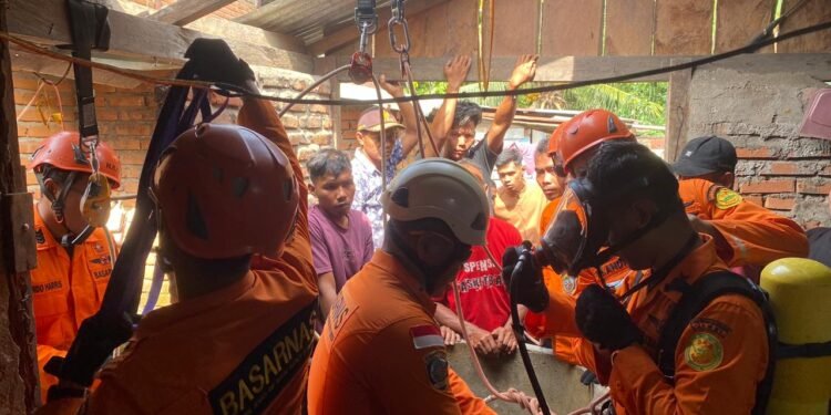 Kuras Sumur Berujung Maut, Tim SAR Gabungan Evakuasi Korban di Dusun Datar Kecamatan Muko Muko Bathin VII Jambi
