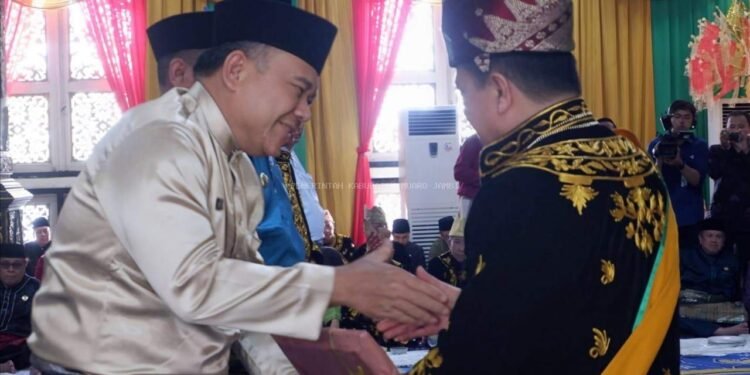 Sekda Budhi Hartono, S.Sos., MT, menghadiri Prosesi Penganugerahan Gelar Adat Melayu Jambi yang diselenggarakan oleh Lembaga Adat Melayu (LAM) Provinsi Jambi