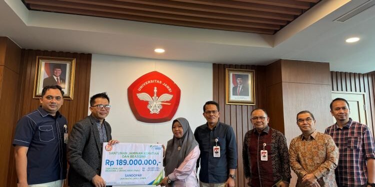 BPJS Ketenagakerjaan Serahkan Santunan Rp189 Juta kepada Ahli Waris Pegawai Unja