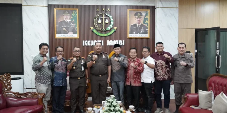 Kejati Jambi dan DPRD Tanjab Timur Jalin Sinergi Perlindungan Hukum bagi Guru