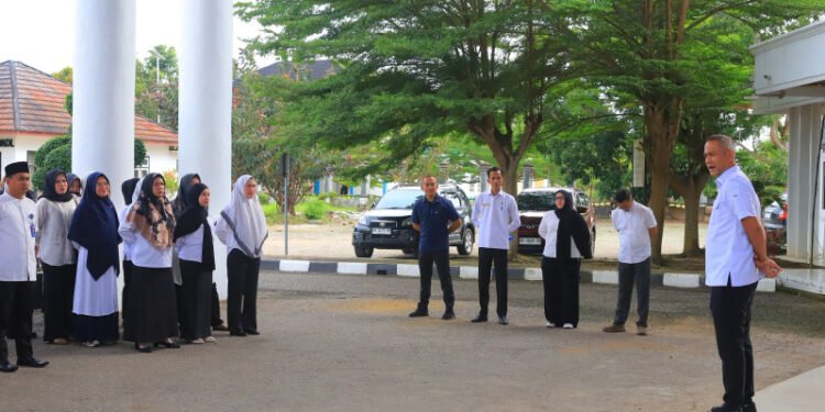 Tingkatkan Kedisiplinan Aparatur, Plt Sekwan Pimpin Apel Pagi