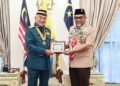 Mewakli Gubernur, Sekda Jambi Terima Anugerah Bintang Semangat Rimba dari Yang Dipertua Negeri Melaka