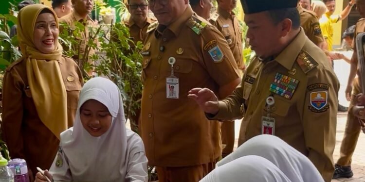 Gubernur Al Haris Tinjau Pelaksanaan Tes Kompetensi Akademik SMP di Kota Jambi, Tekankan Pemerataan Mutu Pendidikan