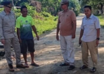 Reses di Desa Berembang, Wakil Ketua DPRD Muaro Jambi Jurjani Tinjau Langsung Jalan Rusak