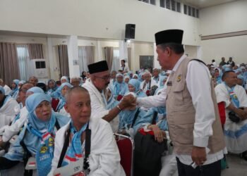 Pesan Wagub Sani Saat Lepas 444 JCH BTH 20, Sempurnakan Rukun Haji, Doakan Jambi dari Tanah Suci