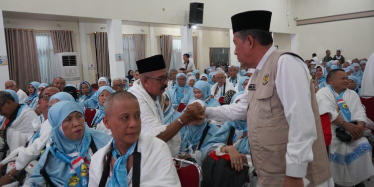 Pesan Wagub Sani Saat Lepas 444 JCH BTH 20, Sempurnakan Rukun Haji, Doakan Jambi dari Tanah Suci