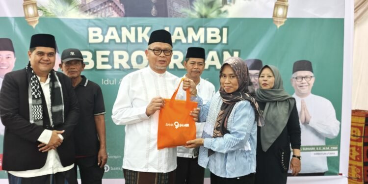 Bank Jambi Kurban 42 Ekor Sapi dan 4 Ekor Kambing