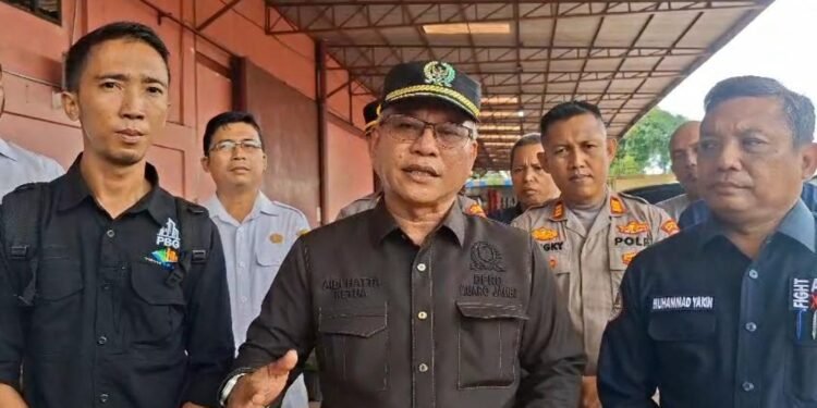 Warga Keluhkan Banjir di Pondok Meja, DPRD Muaro Jambi Tinjau Ruko dan Pergudangan