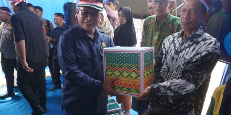 Ketua DPRD Muaro Jambi Dampingi Kapolda Jambi pada Peresmian Jembatan Merah Putih di Desa Betung, Kumpeh